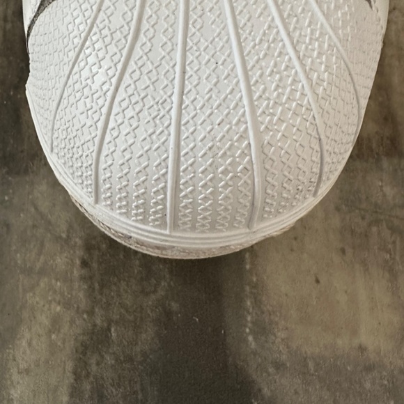 Adidas Superstar shoes - Picture 5 of 11